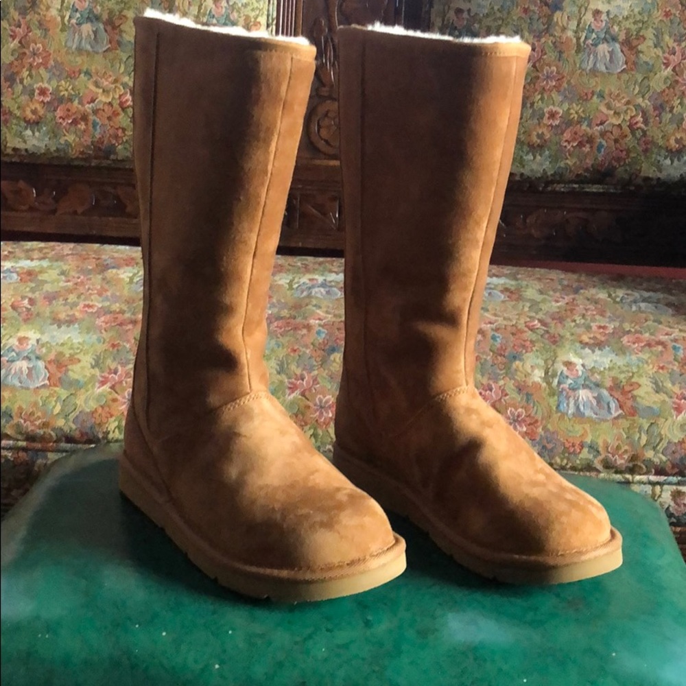 ⭐️UGG ⭐️Boots - Picture 8 of 9